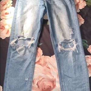 High waisted/ short cut American eagle mom jeans